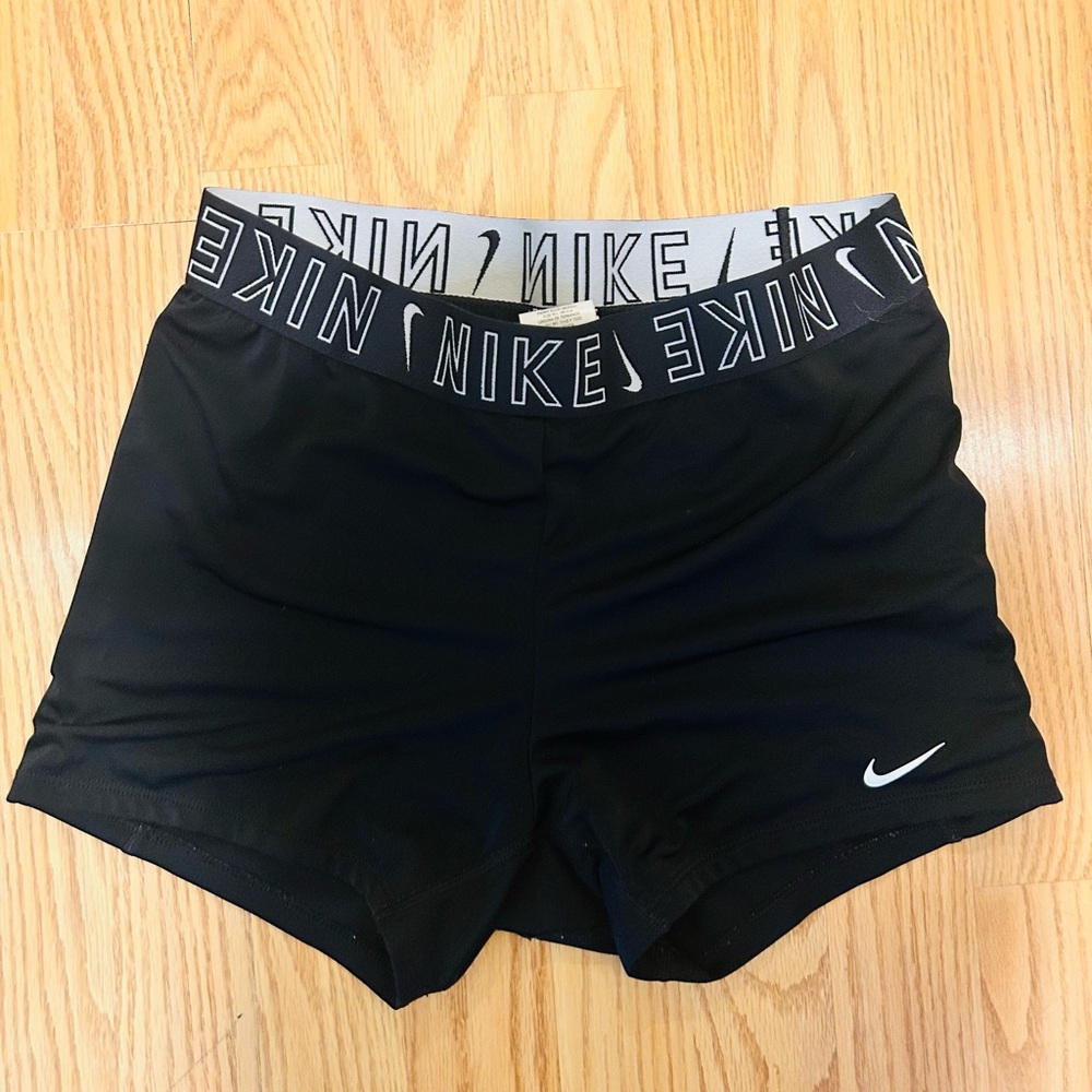 Nike Women's Black Shorts sz S